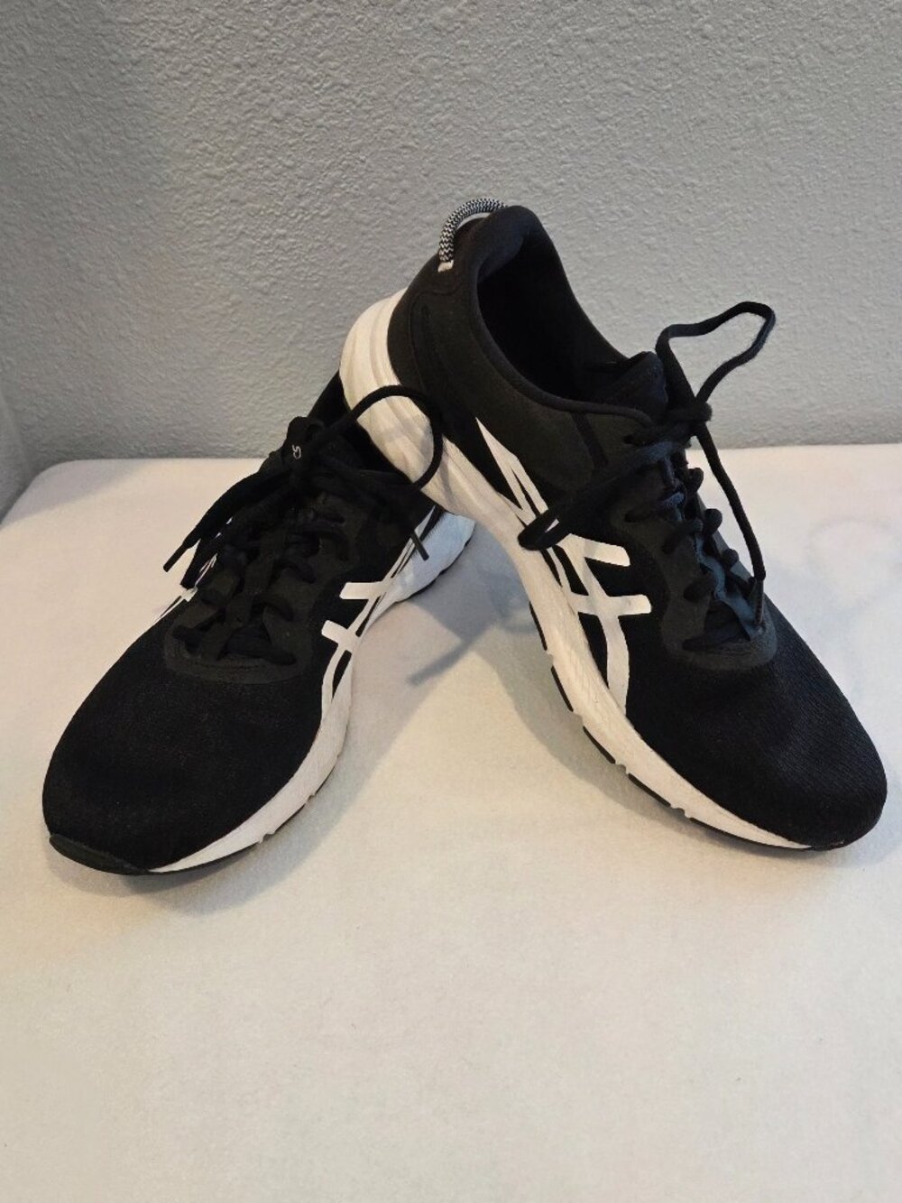 ASICS Gel Kumo Lyte 2 Men's Shoe Black White (Model Code 1011B043) Size 10